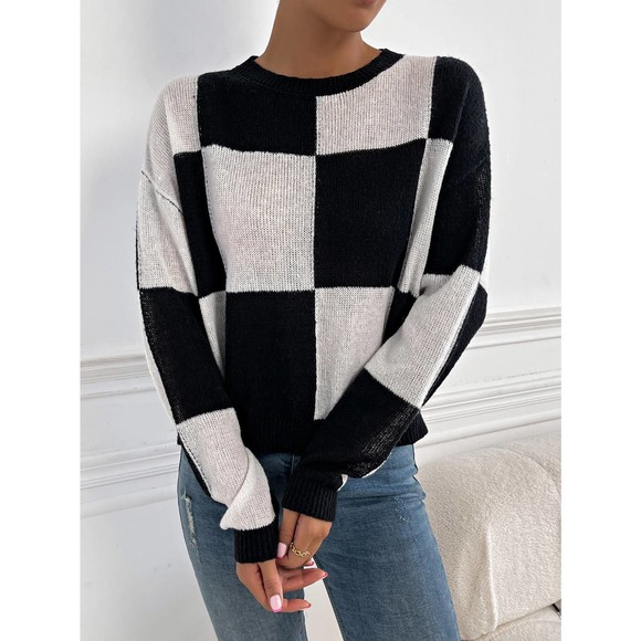 Checkered Pattern plaid black white knit Sweater - Picture 5 of 6